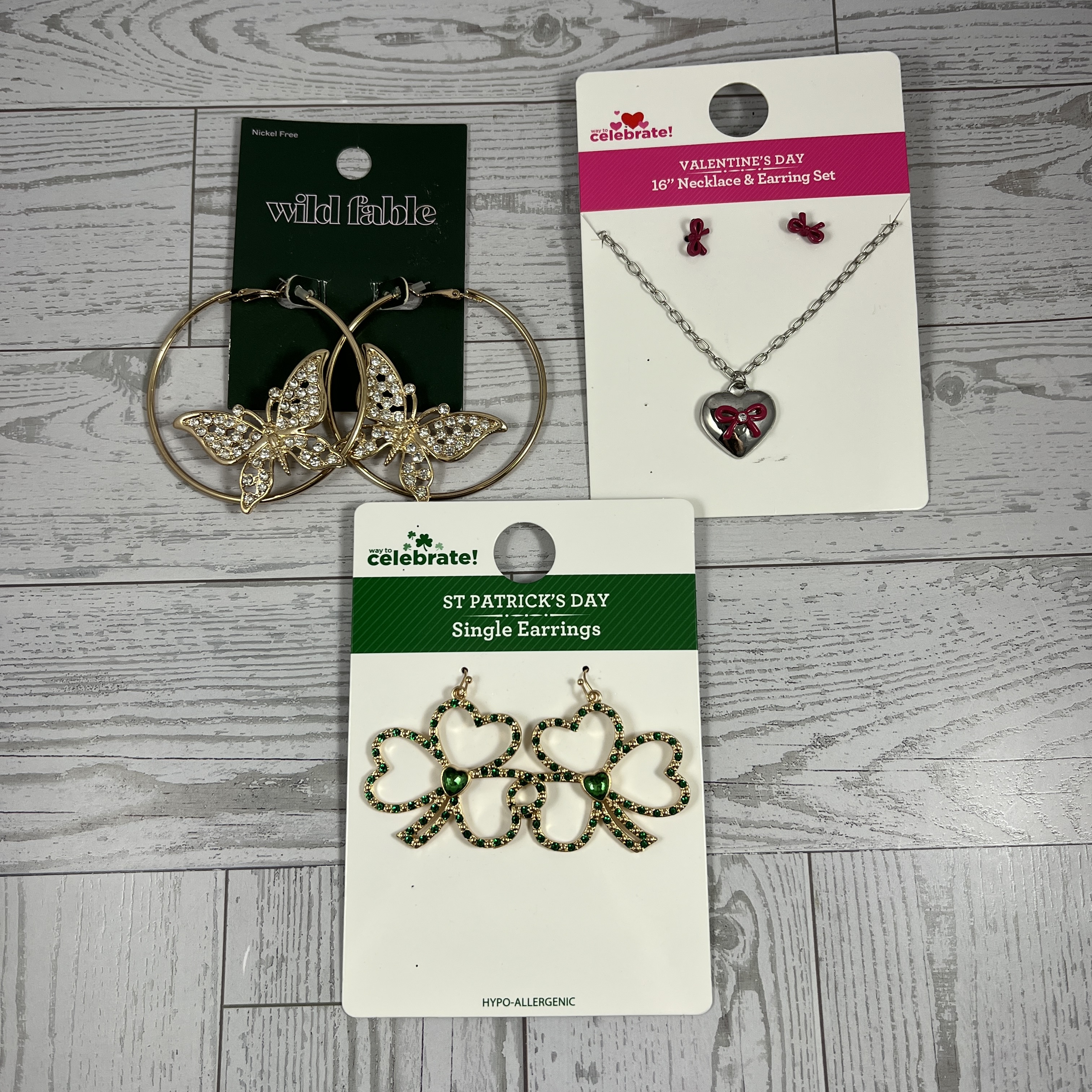 3 Piece Jewelry Set - 1 Necklace 3 Pairs Of Earrings Festive Whimsical 15$